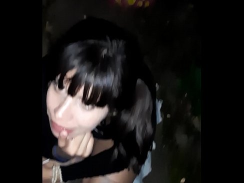 ❤️ Në rrugë penisi i fryrë në këmbim të karamele Porno e vështirë tek ne ❌️❤